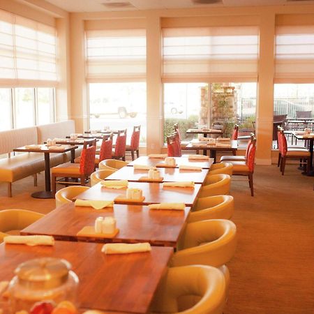 Hilton Garden Inn Реддинг Экстерьер фото