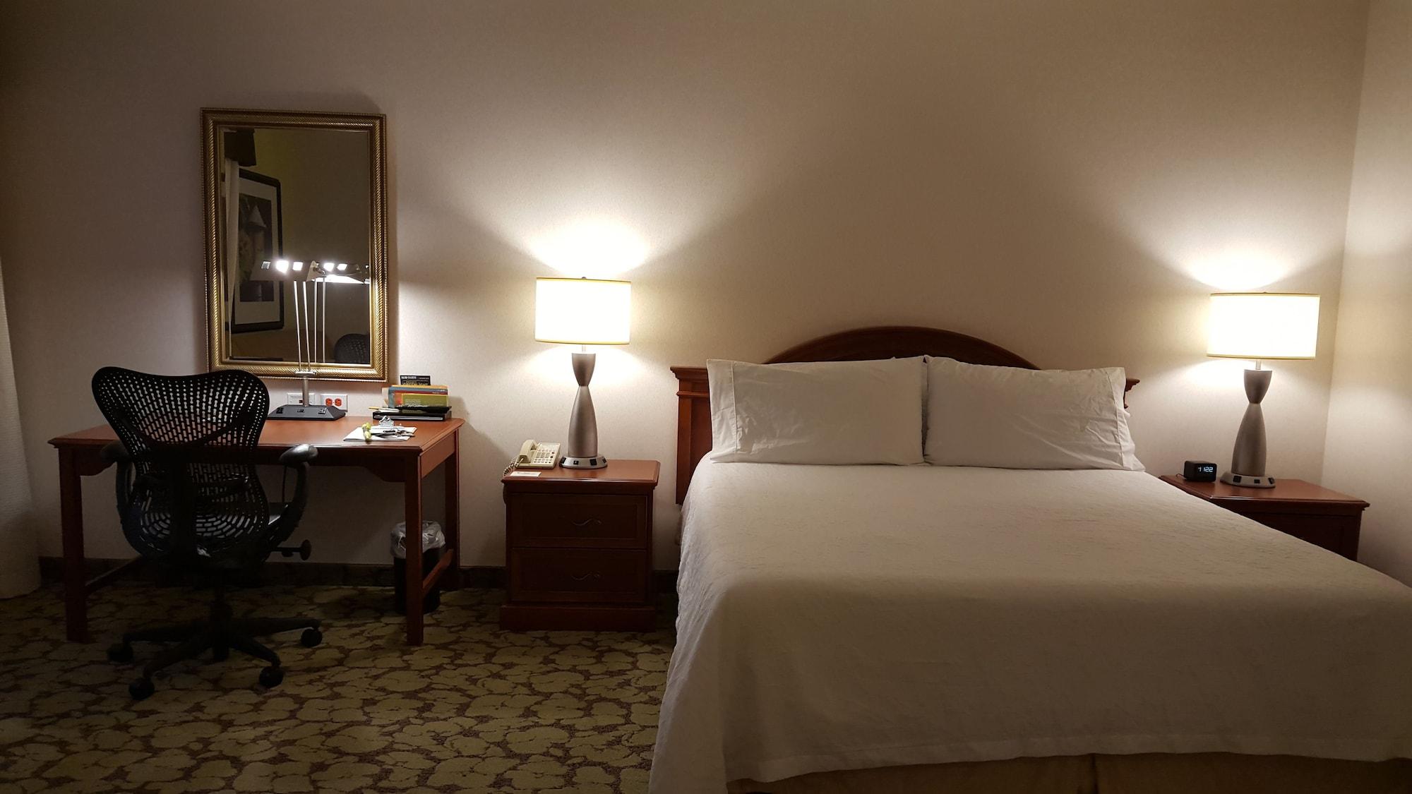 Hilton Garden Inn Реддинг Экстерьер фото