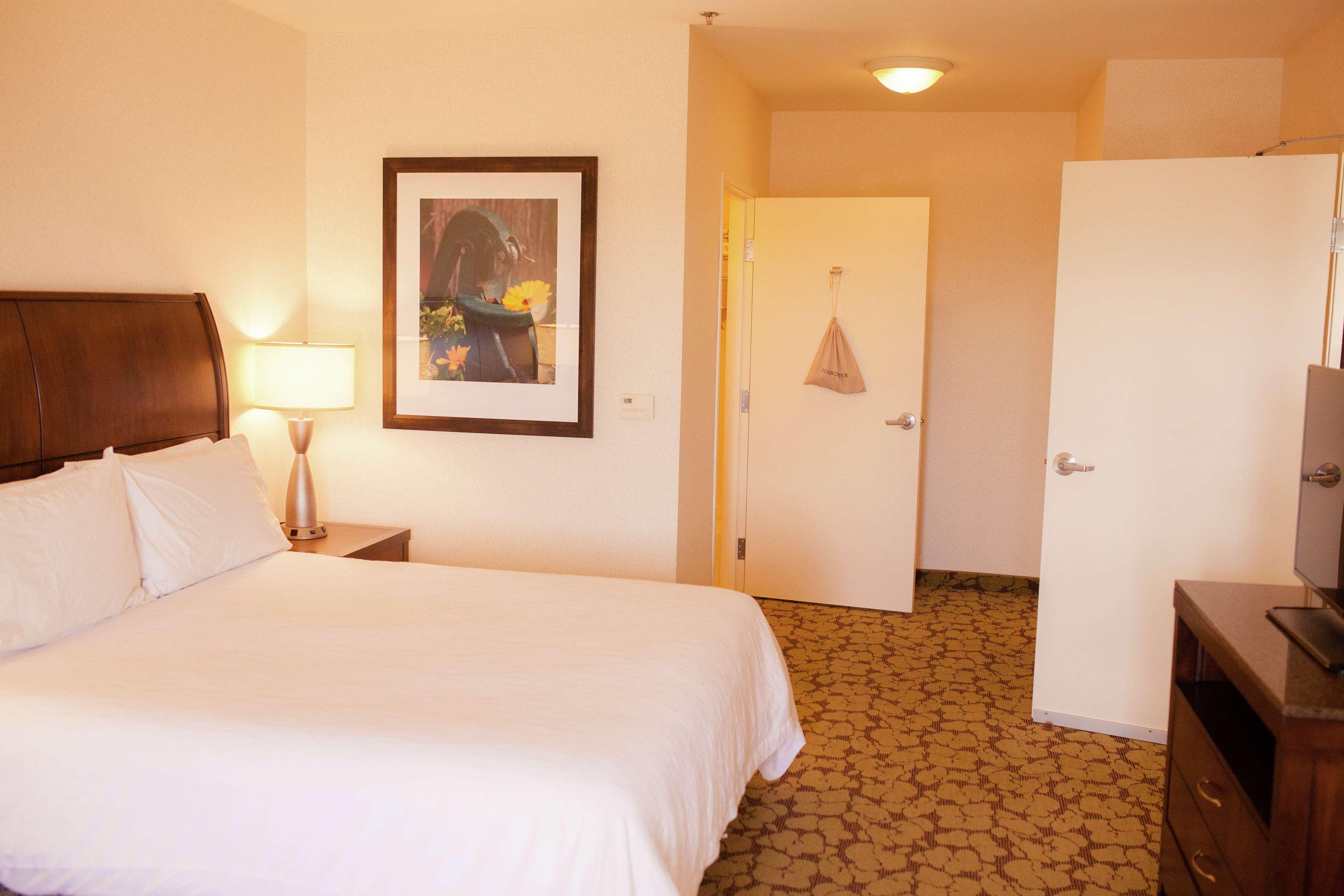 Hilton Garden Inn Реддинг Экстерьер фото