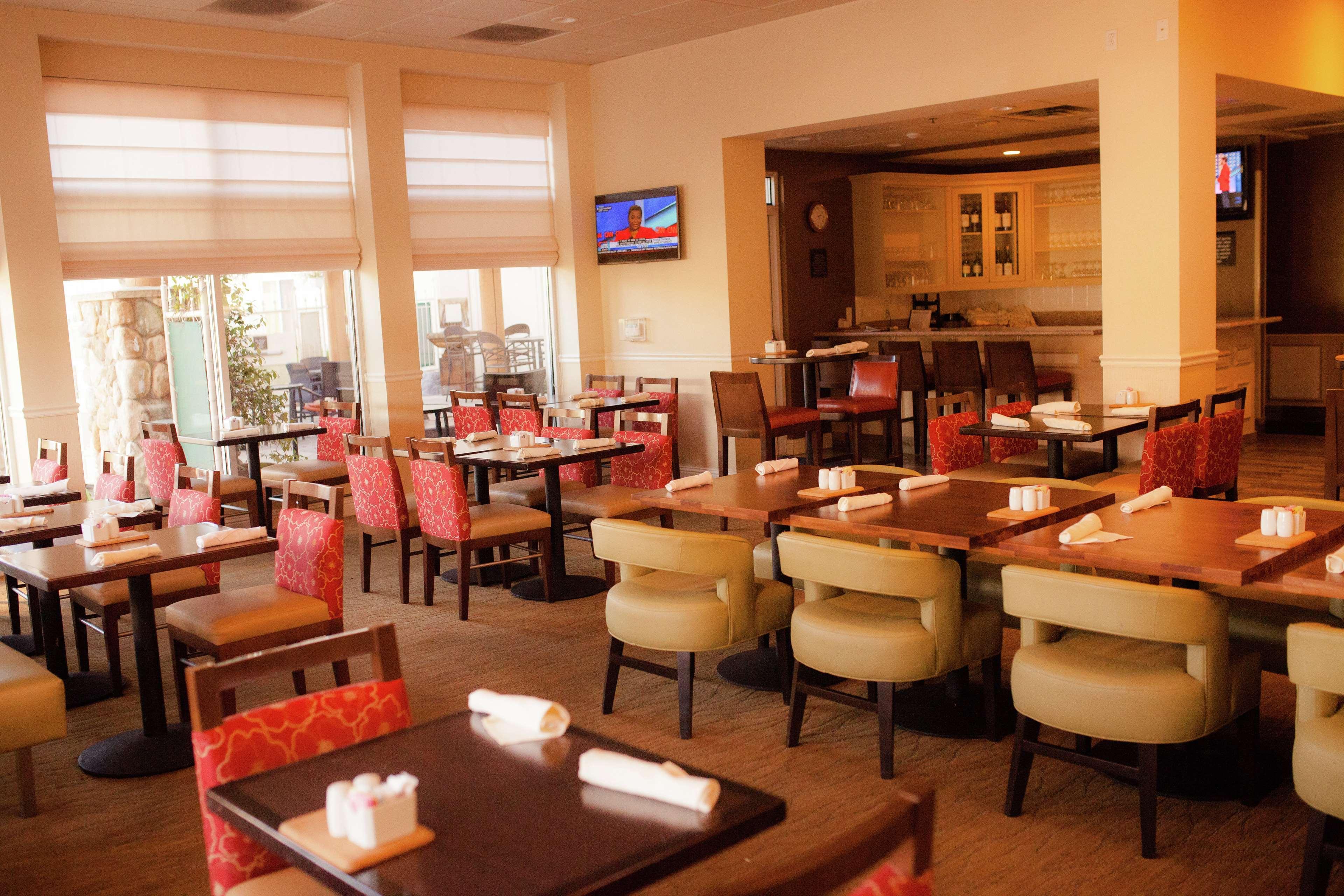 Hilton Garden Inn Реддинг Экстерьер фото